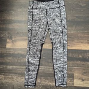 WOMENS LULULEMON TIGHT SZ 8